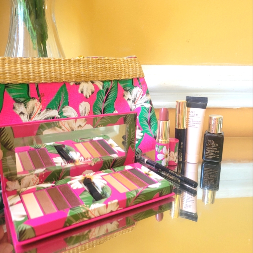 Estee Lauder - Picture 2 of 4